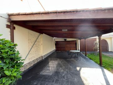 SE VENDE CASA PUERTA CALLE EN LA MOLINA VIEJA