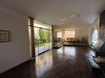 SE VENDE CASA PUERTA CALLE EN LA MOLINA VIEJA