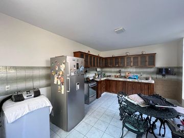 SE VENDE CASA PUERTA CALLE EN LA MOLINA VIEJA