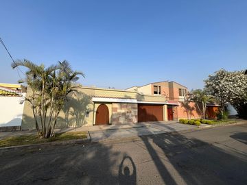 SE VENDE CASA PUERTA CALLE EN LA MOLINA VIEJA