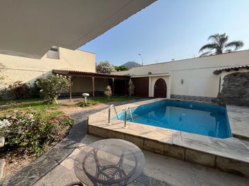 SE VENDE CASA PUERTA CALLE EN LA MOLINA VIEJA