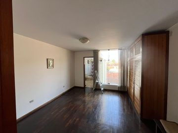 SE VENDE CASA PUERTA CALLE EN LA MOLINA VIEJA