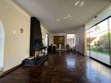 SE VENDE CASA PUERTA CALLE EN LA MOLINA VIEJA