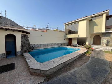 SE VENDE CASA PUERTA CALLE EN LA MOLINA VIEJA