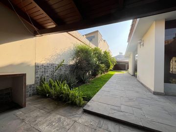 SE VENDE CASA PUERTA CALLE EN LA MOLINA VIEJA