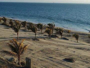Se vende Lote de Playa en primera fila en esquina en El Ñuro