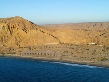 Se vende Lote de Playa en primera fila en esquina en El Ñuro