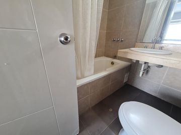 SE ALQUILA DEPARTAMENTO A 5 CUADRAS DEL MALECON EN MIRAFLORES Y A PASOS DE LA ZONA DE PARQUES