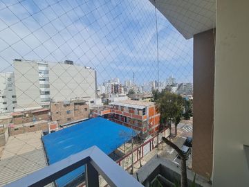 SE ALQUILA DEPARTAMENTO A 5 CUADRAS DEL MALECON EN MIRAFLORES Y A PASOS DE LA ZONA DE PARQUES