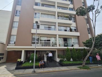 SE ALQUILA DEPARTAMENTO A 5 CUADRAS DEL MALECON EN MIRAFLORES Y A PASOS DE LA ZONA DE PARQUES