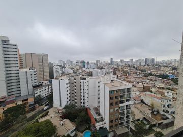 Se alquila mini departamento en zona exclusiva de Urb. San Felipe cerca a Parques