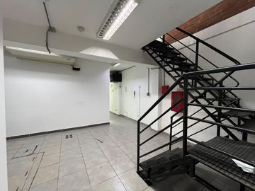 SE ALQUILA PEQUEÑO EDIFICIO PARA CALL CENTER y OFICINA