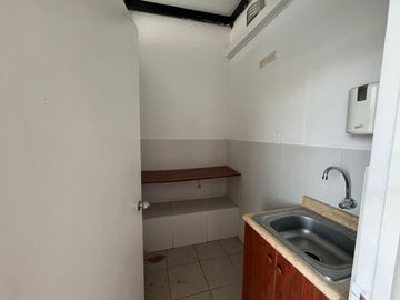 SE ALQUILA PEQUEÑO EDIFICIO PARA CALL CENTER y OFICINA