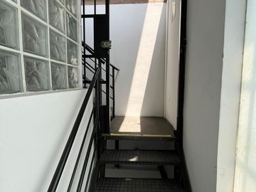 SE ALQUILA PEQUEÑO EDIFICIO PARA CALL CENTER y OFICINA