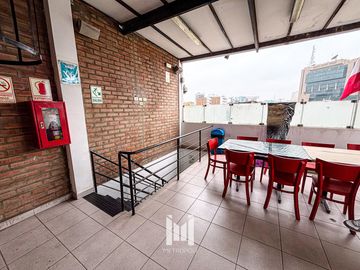 SE ALQUILA PEQUEÑO EDIFICIO PARA CALL CENTER y OFICINA