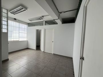 SE ALQUILA PEQUEÑO EDIFICIO PARA CALL CENTER y OFICINA
