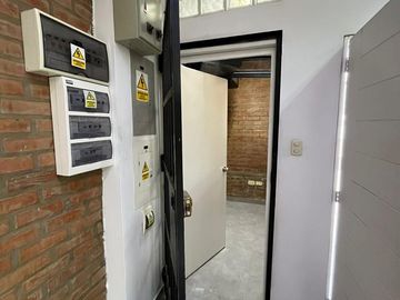 SE ALQUILA PEQUEÑO EDIFICIO PARA CALL CENTER y OFICINA