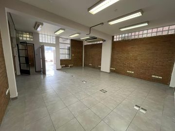 SE ALQUILA PEQUEÑO EDIFICIO PARA CALL CENTER y OFICINA