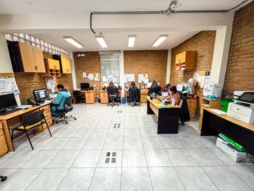 SE ALQUILA PEQUEÑO EDIFICIO PARA CALL CENTER y OFICINA