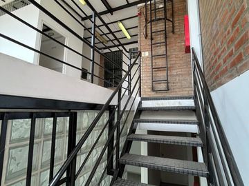 SE ALQUILA PEQUEÑO EDIFICIO PARA  CALL CENTER y OFICINA  DESCRIPCION