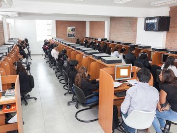 SE ALQUILA PEQUEÑO EDIFICIO PARA  CALL CENTER y OFICINA  DESCRIPCION