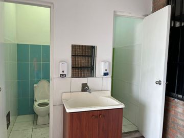 SE ALQUILA PEQUEÑO EDIFICIO PARA  CALL CENTER y OFICINA  DESCRIPCION