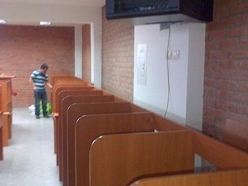 SE ALQUILA PEQUEÑO EDIFICIO PARA  CALL CENTER y OFICINA  DESCRIPCION