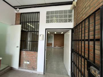 SE ALQUILA PEQUEÑO EDIFICIO PARA  CALL CENTER y OFICINA  DESCRIPCION