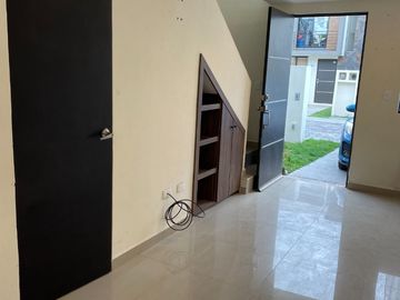 CASA EN VENTA, STRATA RESIDENCIAL