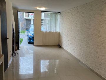 CASA EN VENTA, STRATA RESIDENCIAL