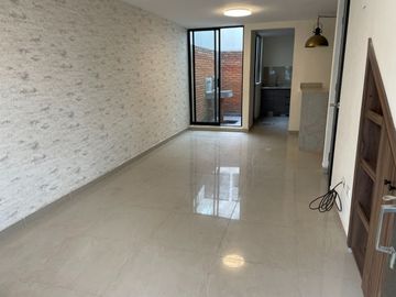 CASA EN VENTA, STRATA RESIDENCIAL