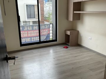 CASA EN VENTA, STRATA RESIDENCIAL