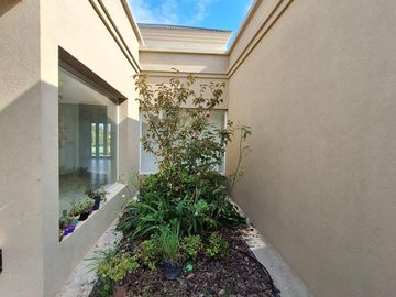RBS. HERMOSA CASA EN EL CAMPO FINCAS EXCLUSIVAS, CARDALES.