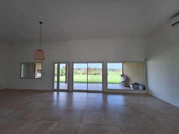 RBS. HERMOSA CASA EN EL CAMPO FINCAS EXCLUSIVAS, CARDALES.