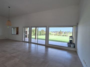 RBS. HERMOSA CASA EN EL CAMPO FINCAS EXCLUSIVAS, CARDALES.