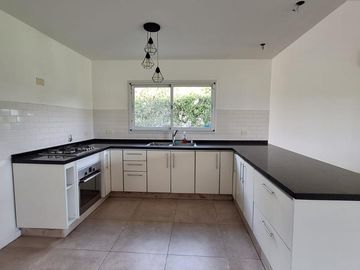 RBS. HERMOSA CASA EN EL CAMPO FINCAS EXCLUSIVAS, CARDALES.