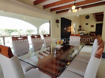 Casa con Dormitorio en Planta Baja y Cabaña | Terreno bifamiliar de 2.875 m2 en Urbanización Privada