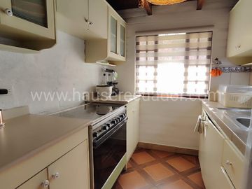 Casa con Dormitorio en Planta Baja y Cabaña | Terreno bifamiliar de 2.875 m2 en Urbanización Privada