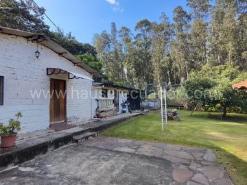 Casa con Dormitorio en Planta Baja y Cabaña | Terreno bifamiliar de 2.875 m2 en Urbanización Privada