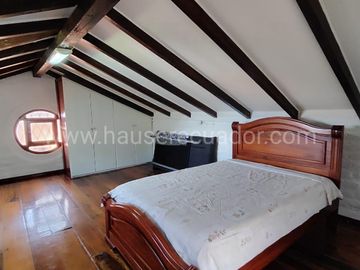 Casa con Dormitorio en Planta Baja y Cabaña | Terreno bifamiliar de 2.875 m2 en Urbanización Privada