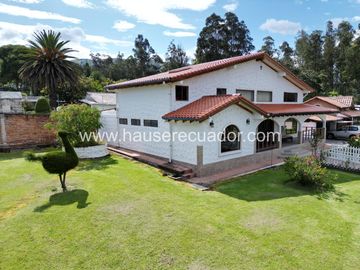 Casa con Dormitorio en Planta Baja y Cabaña | Terreno bifamiliar de 2.875 m2 en Urbanización Privada