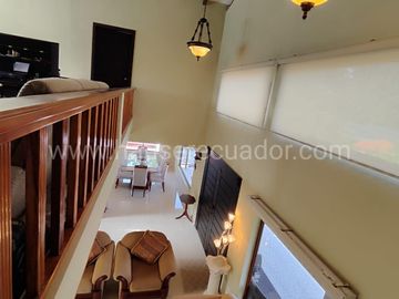 Casa con Dormitorio en Planta Baja y Cabaña | Terreno bifamiliar de 2.875 m2 en Urbanización Privada
