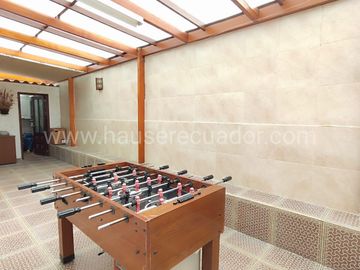 Casa con Dormitorio en Planta Baja y Cabaña | Terreno bifamiliar de 2.875 m2 en Urbanización Privada