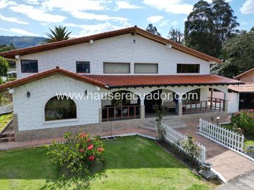 Casa con Dormitorio en Planta Baja y Cabaña | Terreno bifamiliar de 2.875 m2 en Urbanización Privada