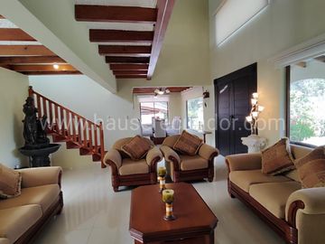Casa con Dormitorio en Planta Baja y Cabaña | Terreno bifamiliar de 2.875 m2 en Urbanización Privada