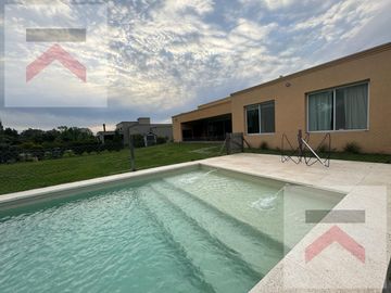 Casa 4 dormitorios piscina gran lote 2170m2 Barrio Chacras de la Reserva Cardales