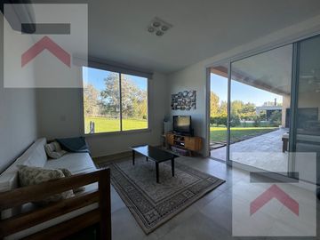 Casa 4 dormitorios piscina gran lote 2170m2 Barrio Chacras de la Reserva Cardales