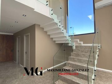 Casa en  venta, 7 ambientes - Terralagos, Canning