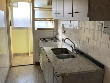 Av. Jujuy 400. Depto de 2 ambientes en venta. Balvanera