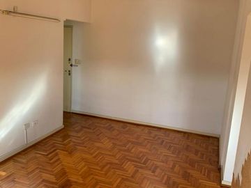 Av. Jujuy 400. Depto de 2 ambientes en venta. Balvanera